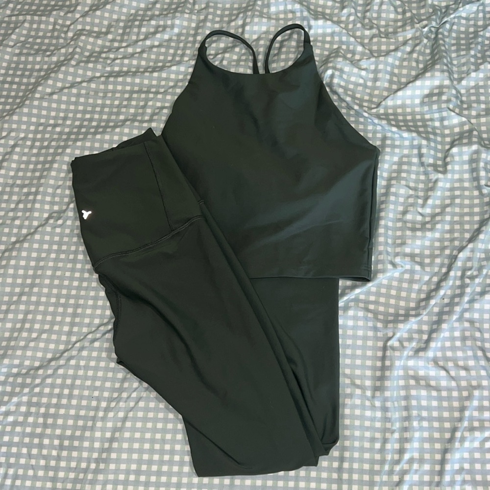 Old Navy active set olive green